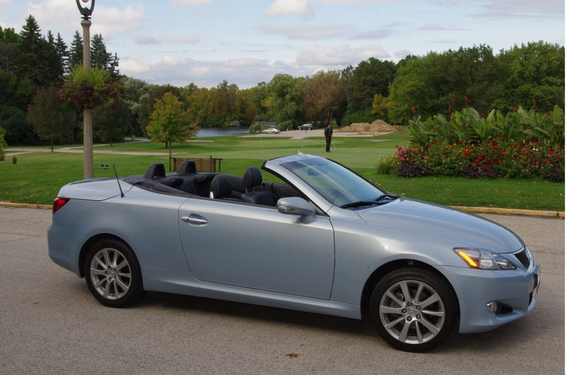 Illustration for article titled The Lexus IS 250 C is a car that exists